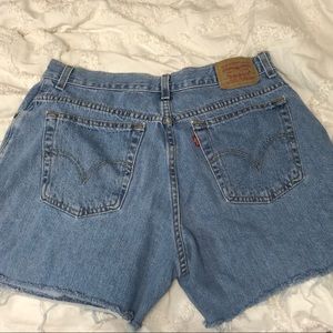 Women’s Levi’s Cutoff Short Size 14